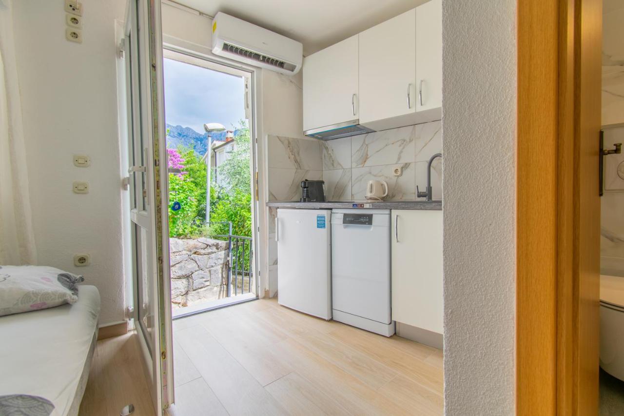 Studio Apartman Monika Hotel Baska Voda Exterior photo